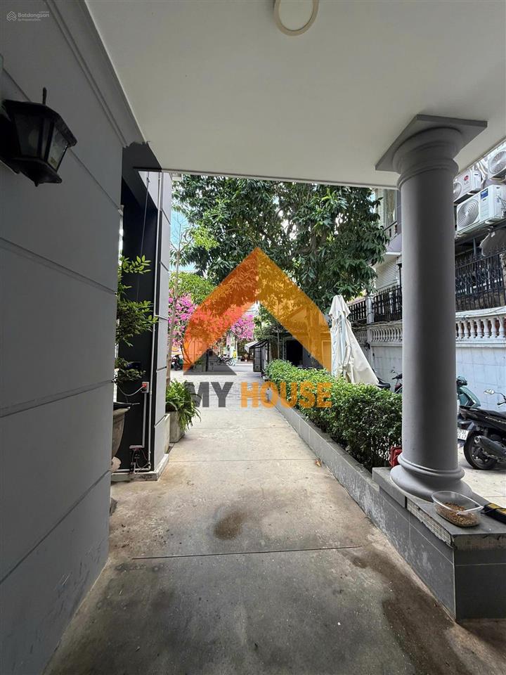 Sang nhượng mặt bằng lầu 1 trong căn biệt thự đường ngô quang huy giá 32 triệu