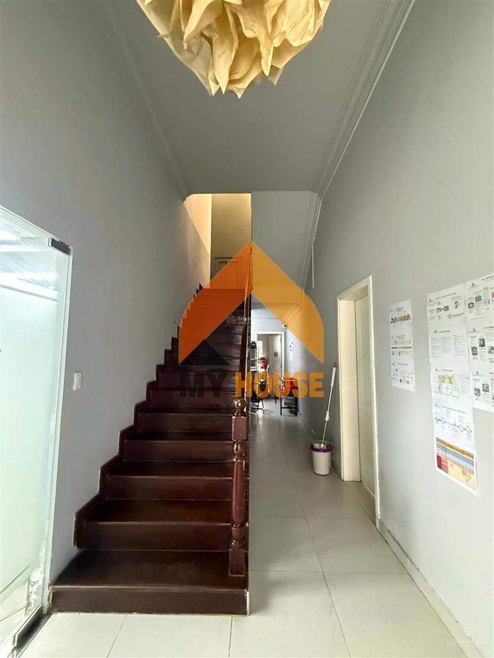 Sang nhượng mặt bằng lầu 1 trong căn biệt thự đường ngô quang huy giá 32 triệu