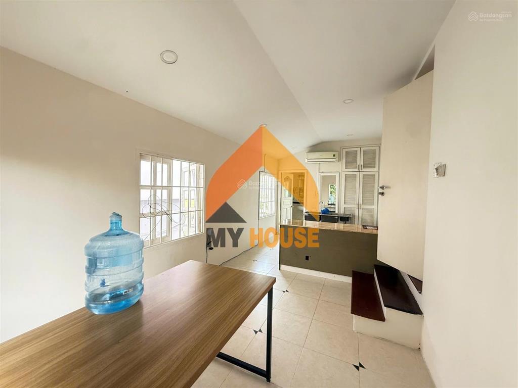 Sang nhượng mặt bằng lầu 1 trong căn biệt thự đường ngô quang huy giá 32 triệu