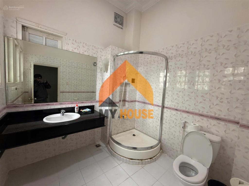 Sang nhượng mặt bằng lầu 1 trong căn biệt thự đường ngô quang huy giá 32 triệu