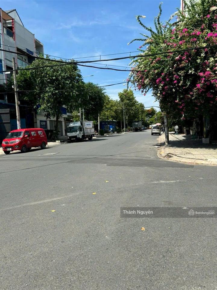 Bán gấp tòa nhà 2mt đường lý thái tổ quận 10 dt 5.5m x22m hậu 6,5m nhà hầm 7 tầng giá 50 tỷ tl