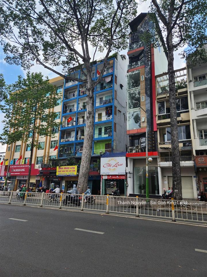 Góc 2 mặt tiền trần hưng đạo q5 ngang 10m  diện tích lớn hơn 300m², dòng tiền 30.000$/tháng