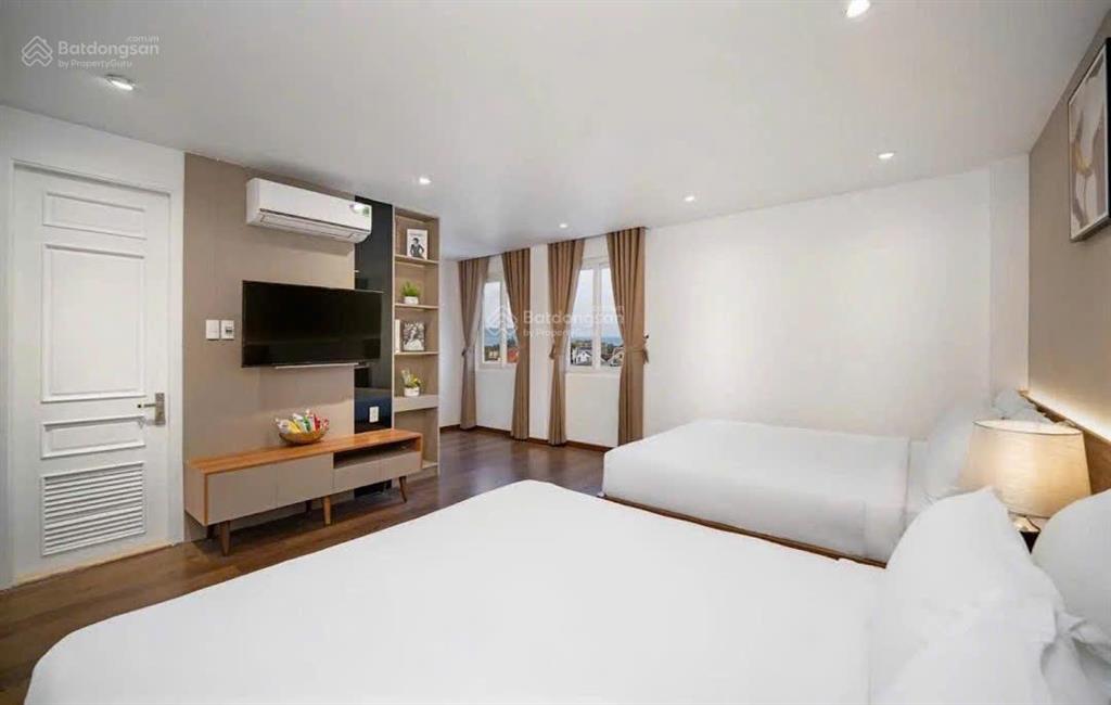 Tòa khách sạn 7 tầng đối diện bãi tắm phạm văn đồng  200m (mt 10m)  dòng tiền 260tr