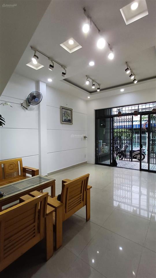 Cho thuê nhà 3 tầng  nguyễn văn thoại  3 phòng ngủ  20tr/tháng