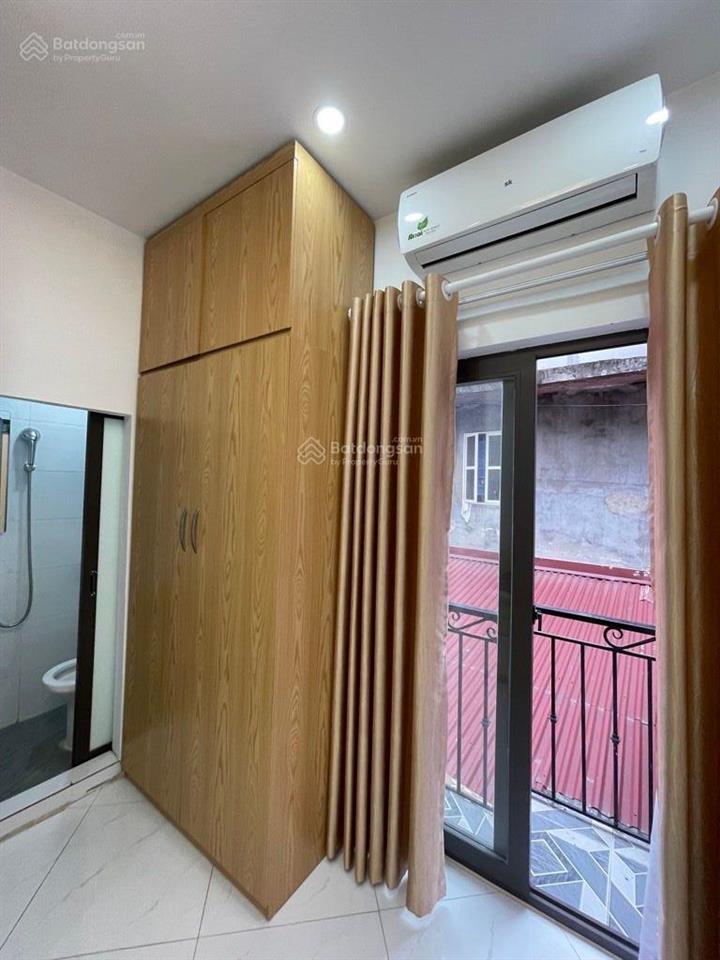 Gia đình nhường lại căn nhà sát phố huế chợ giời cho anh chị khách nào có nhu cầu, giá quanh 3 tỉ 8