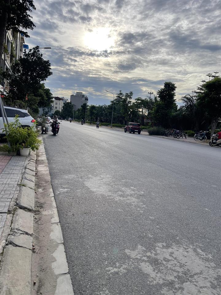 Bán nhà mặt phố minh khai phố minh khai, quận hai bà trưng. diện tích 60m
nhà 5 tầng