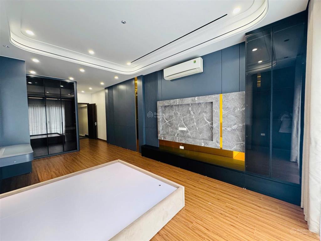Hạ chào 2 tỉ nhà mặt phố phân lô tái định cư đặng vũ hỷ 50m 6 tầng thang máy full nội thất
