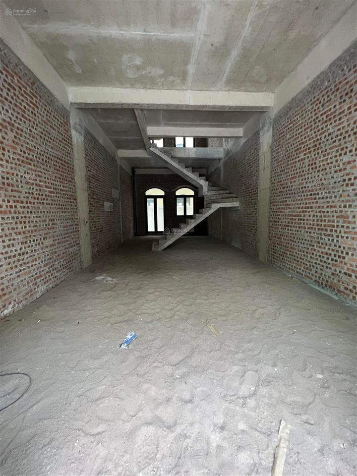 Chính chủ  bán căn xẻ khe louis 1.259, mặt đường 17.5m, hướng đông, 3 mặt thoáng. giá 260 tr/m2