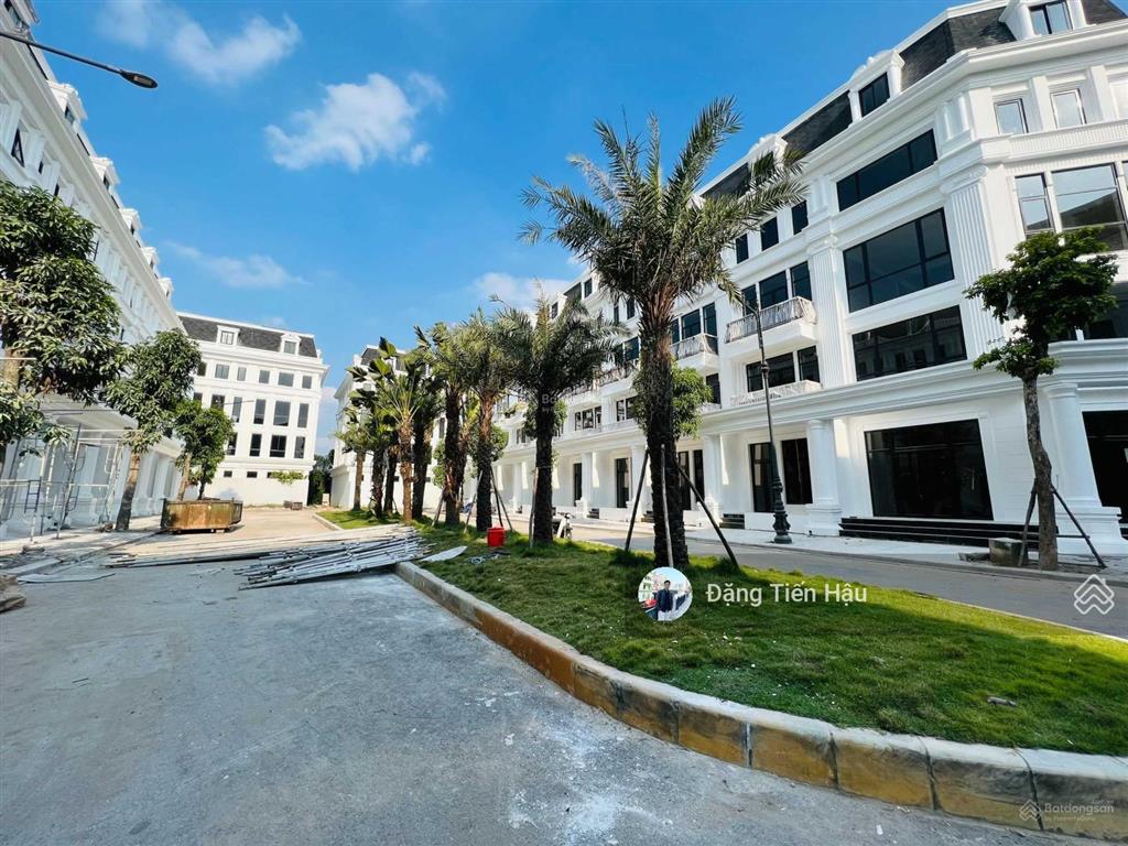 Bán căn liền kề chữ u, đường to 22m, đỗ xe thoải mái, phù hợp để ở. 95m2 giá 28 tỷ