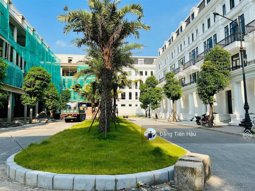 Bán căn liền kề chữ u, đường to 22m, đỗ xe thoải mái, phù hợp để ở. 95m2 giá 28 tỷ