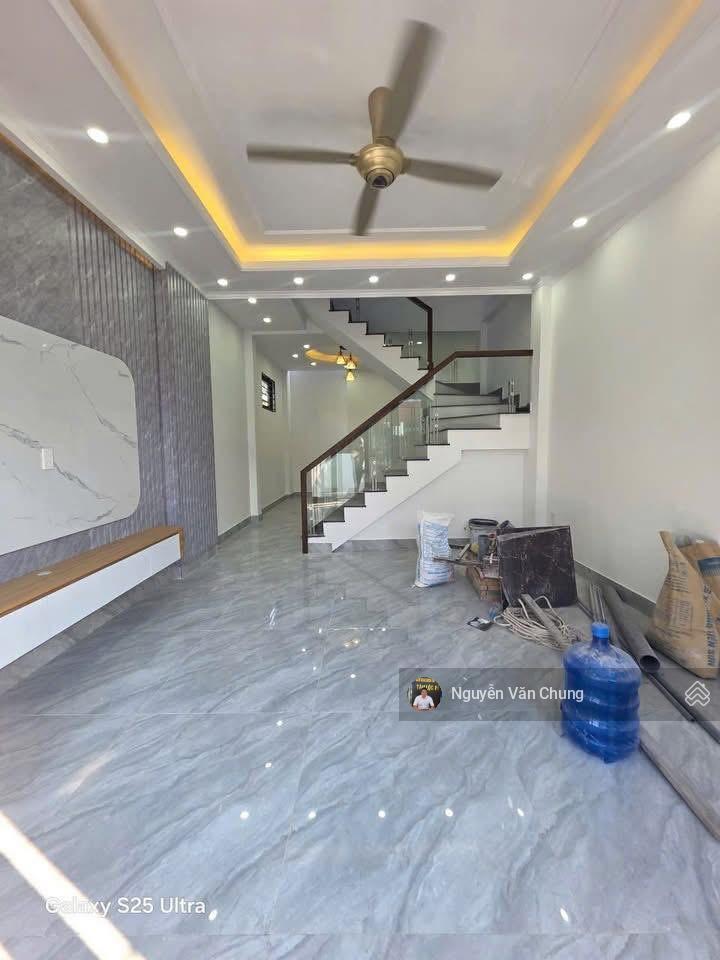 Bán nhà 3 tầng xây độc lập có sân cổng 50m2 hướng tây bắc tại đa phúc ( hưng đạo mới ) dương kinh