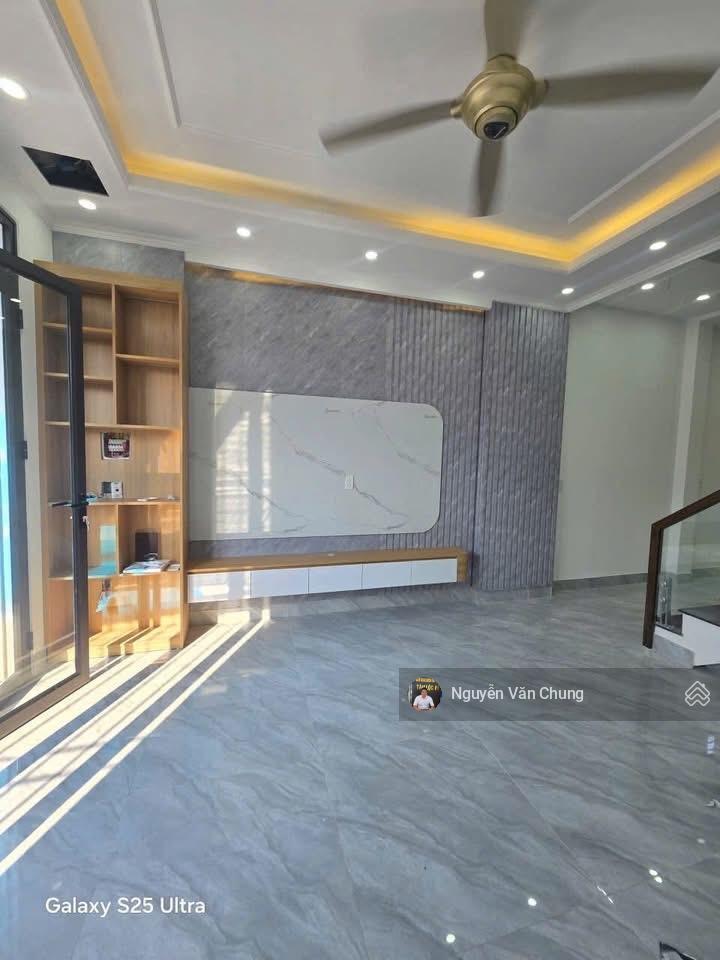 Bán nhà 3 tầng xây độc lập có sân cổng 50m2 hướng tây bắc tại đa phúc ( hưng đạo mới ) dương kinh