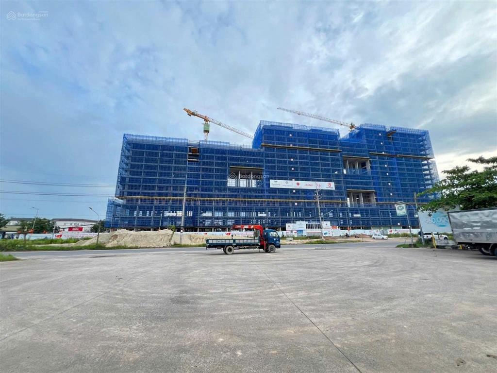 Chuyển nhượng căn 2pn +2wc  79m2. tòa f  mã căn fa. 08. 0x  giá 3.3 tỷ bao chi phí sang tên