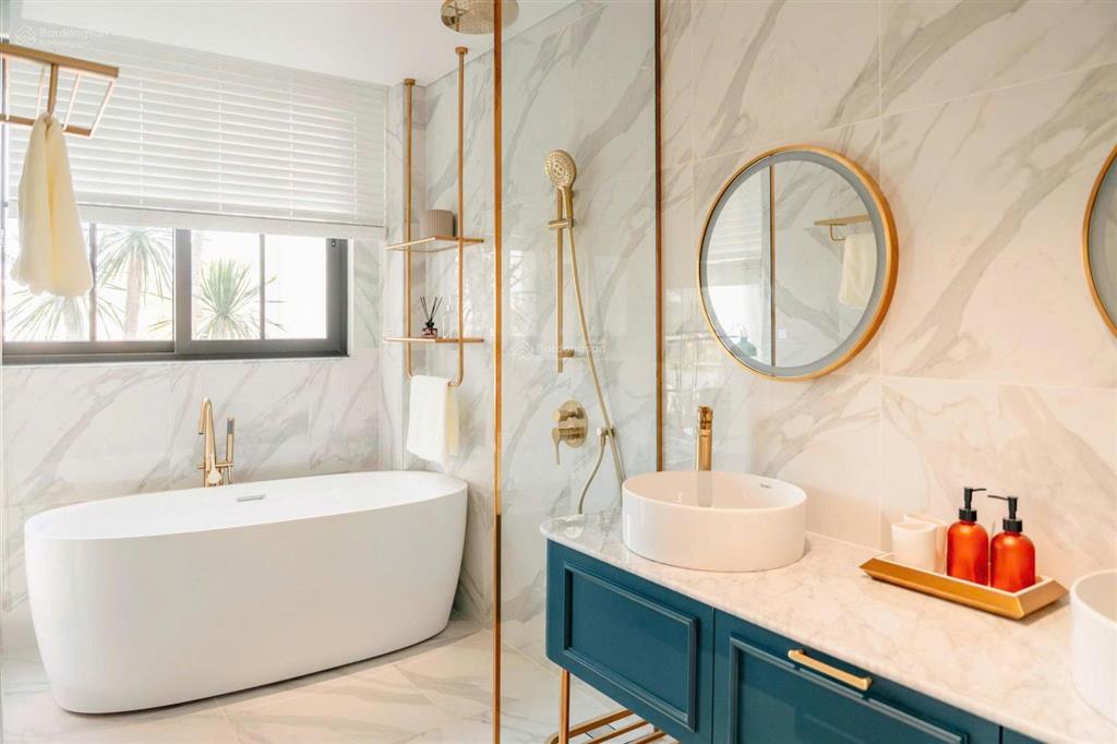 Nhà phố 1 trệt 2 lầu 1 tum khu compoud chuẩn resort đầu tiên tại phú mỹ.sổ đã có sẵn.trả góp 3 năm.