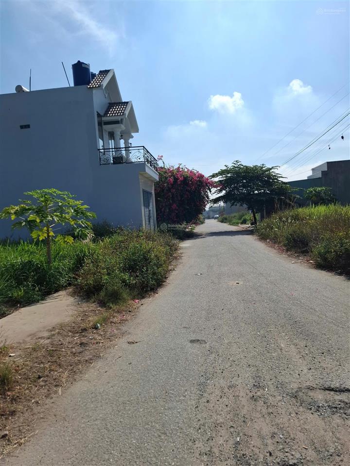 Bán lô 4.5x18.5m (84m2 thổ cư), 1 sẹc tỉnh lộ 10  đường nhựa 8.5m. sổ sẵn. công chứng ngay