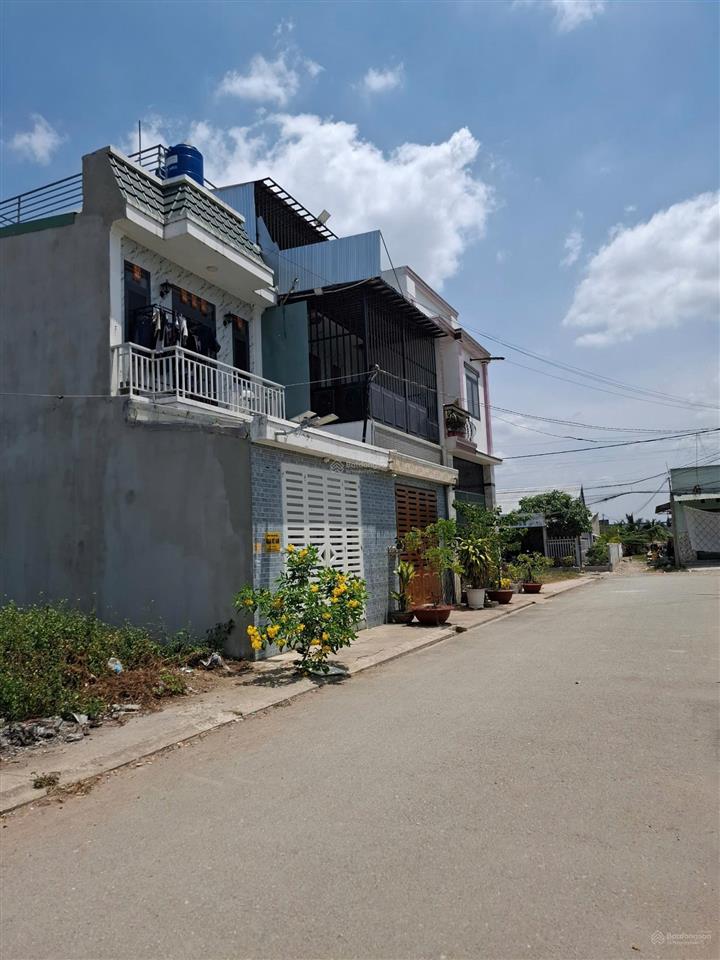 Bán lô 4.5x18.5m (84m2 thổ cư), 1 sẹc tỉnh lộ 10  đường nhựa 8.5m. sổ sẵn. công chứng ngay