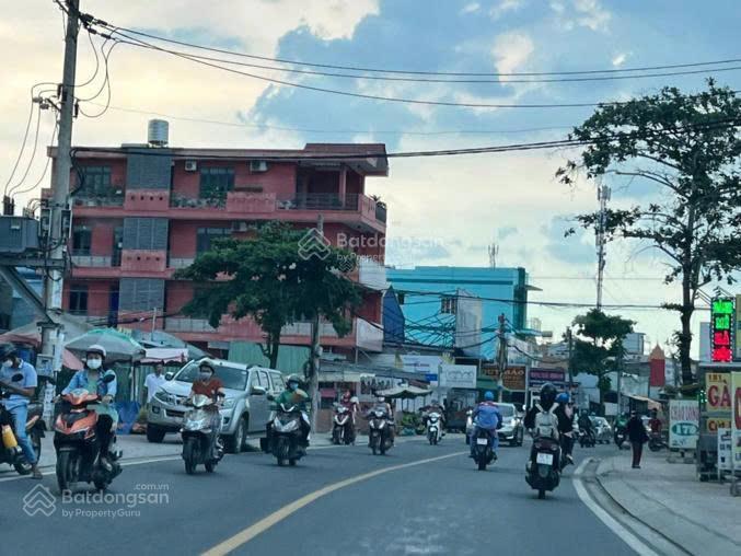 Cho thuê góc 2mt đường lớn phường long thạnh mỹ dt 2600m2 giá 200tr tl