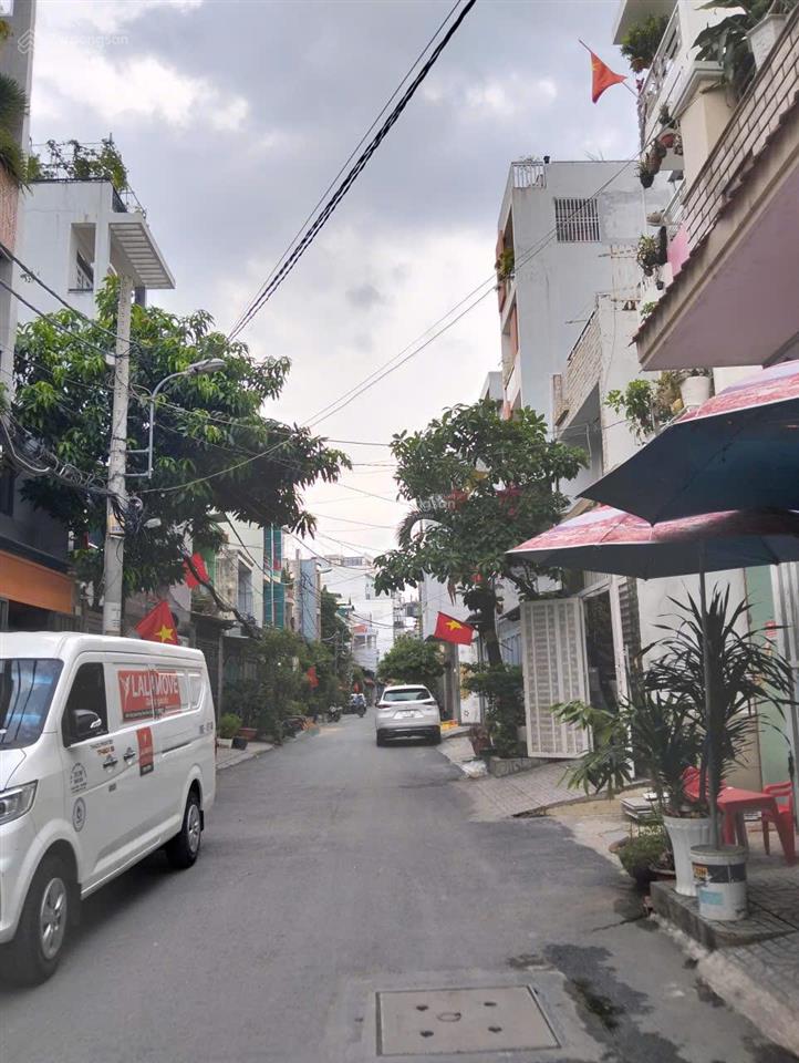 Nhà 3 tầng, dt 5,6 x 20m. hẻm xe hơi thông. đường lê đức thọ. gvap. giá 10.1tỷ bớt lộc