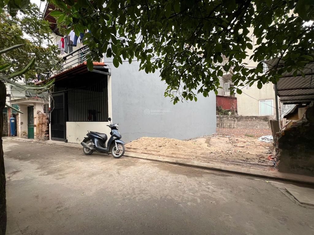 4.xtỷ, nhà 3t thị trấn yên viên,phù đổng,ngõ 622 sau cụm trường,đường thông ô tô,sát đặng công chất