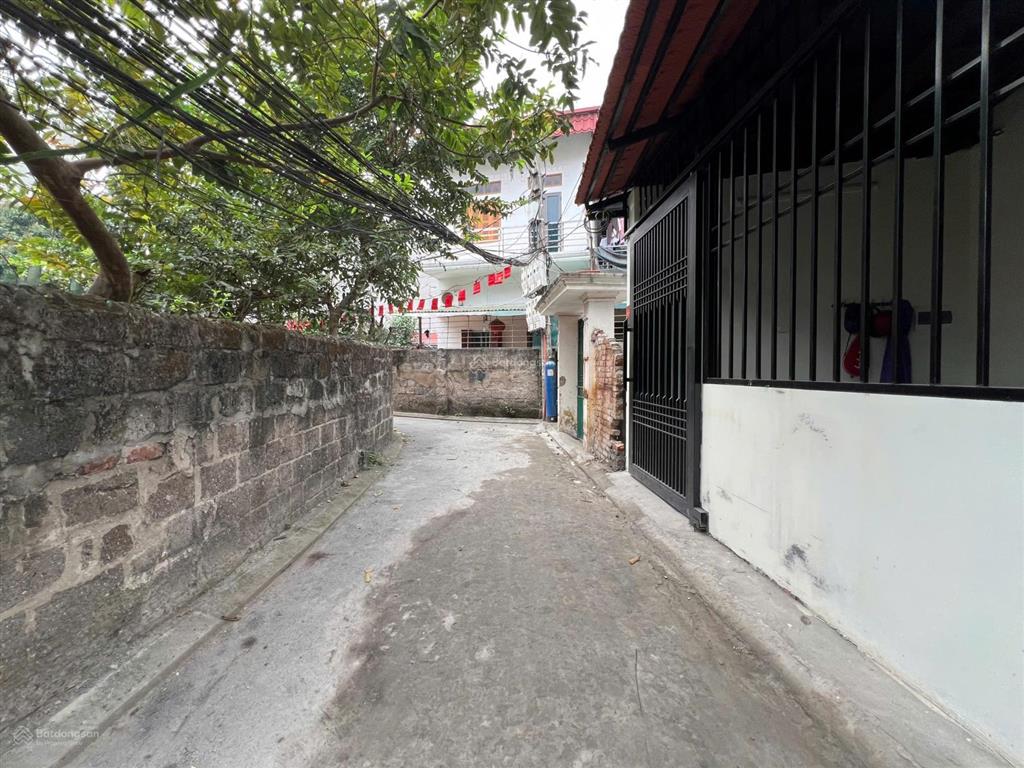 4.xtỷ, nhà 3t thị trấn yên viên,phù đổng,ngõ 622 sau cụm trường,đường thông ô tô,sát đặng công chất