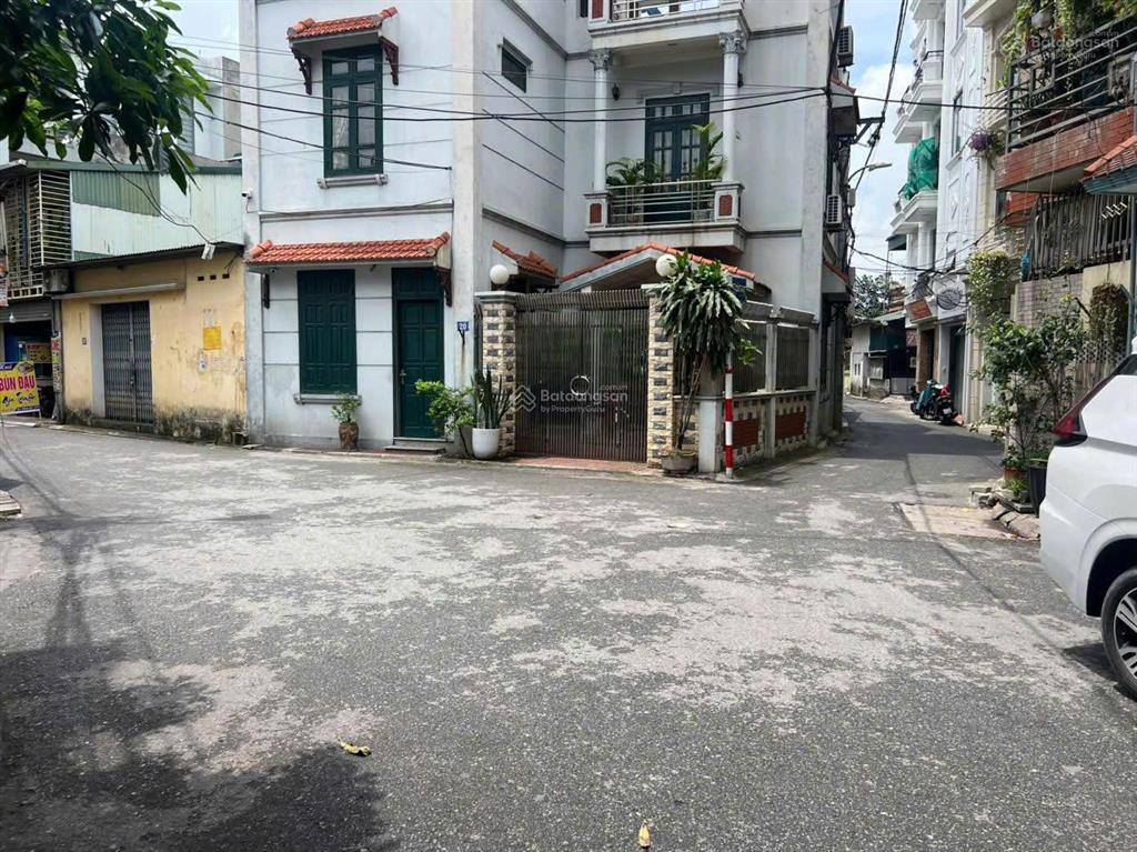 Nhà 3t 96m2 trung tâm thị trấn yên viên phù đổng mới mt 5m, oto qua nhà, gần chợ/trường/nhà văn hoá