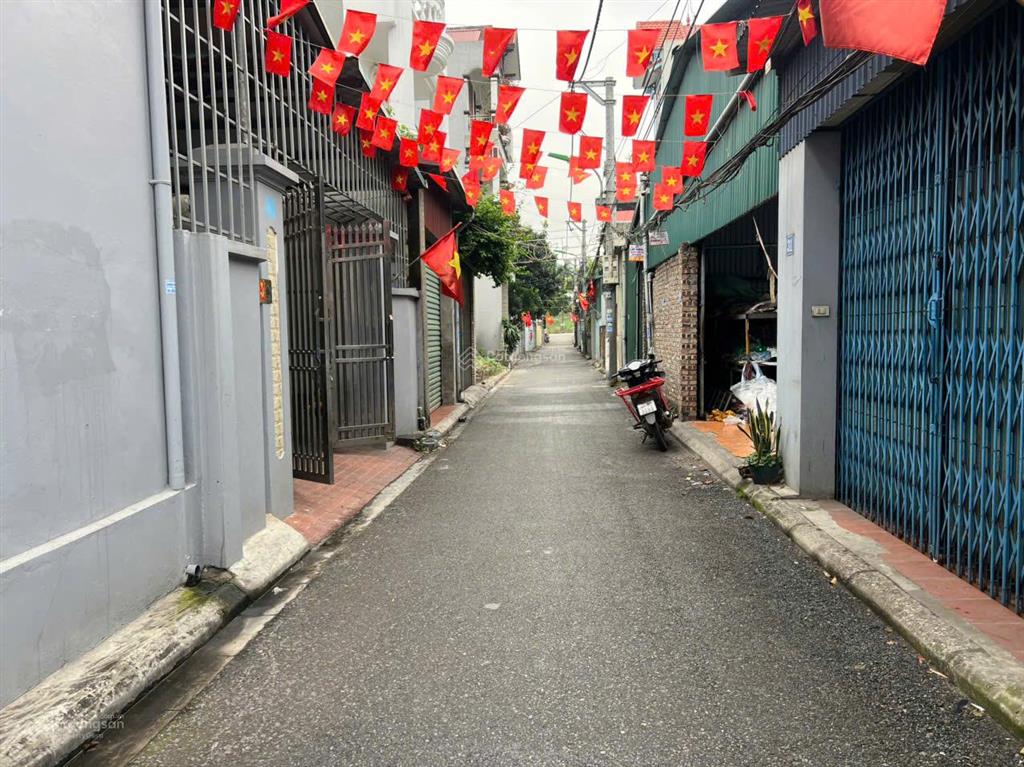Sẵn c4 cho thuê thu tiền40m cống thôn yên viênmt4moto thôngnở hậugần đường lớn đang mở