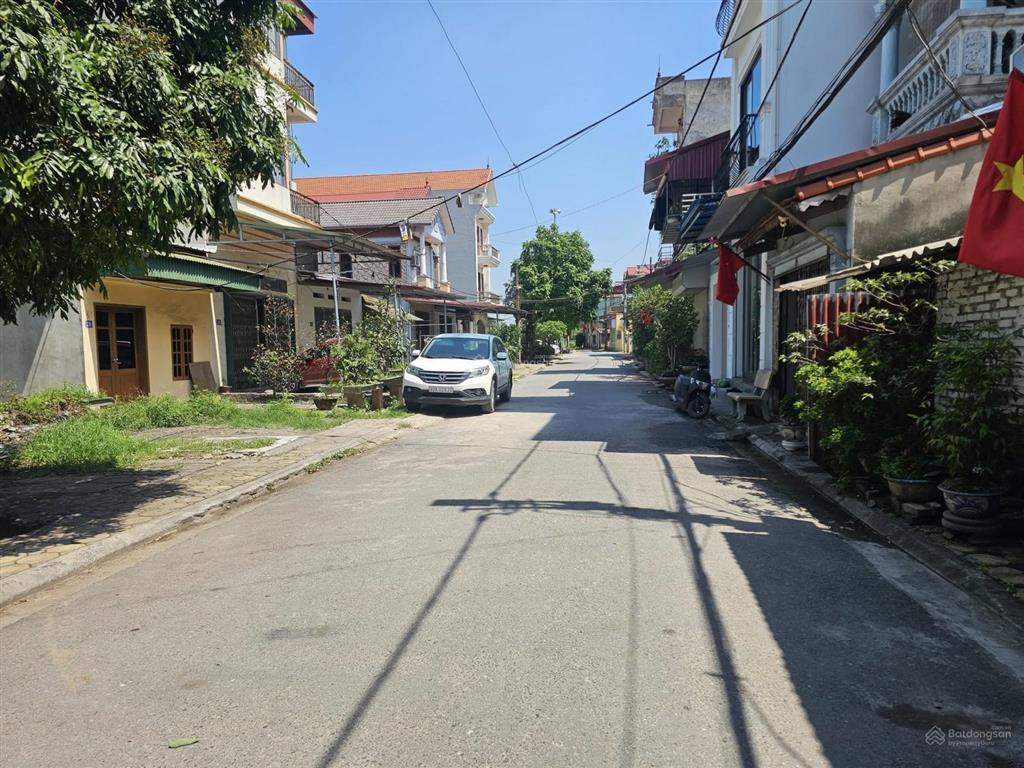 5.x tỷ 60m² tái định cư yên viênngõ oto thônggần đặng công chất ngay đường 28m đang mởsổ đẹp