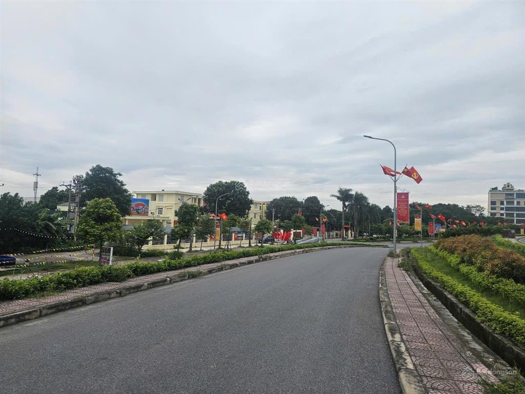 3 tỷ nhỉnh thương lượngthôn thượng dương hà10m ra oto tránhgần trung tâm xãtrường họcbến xe
