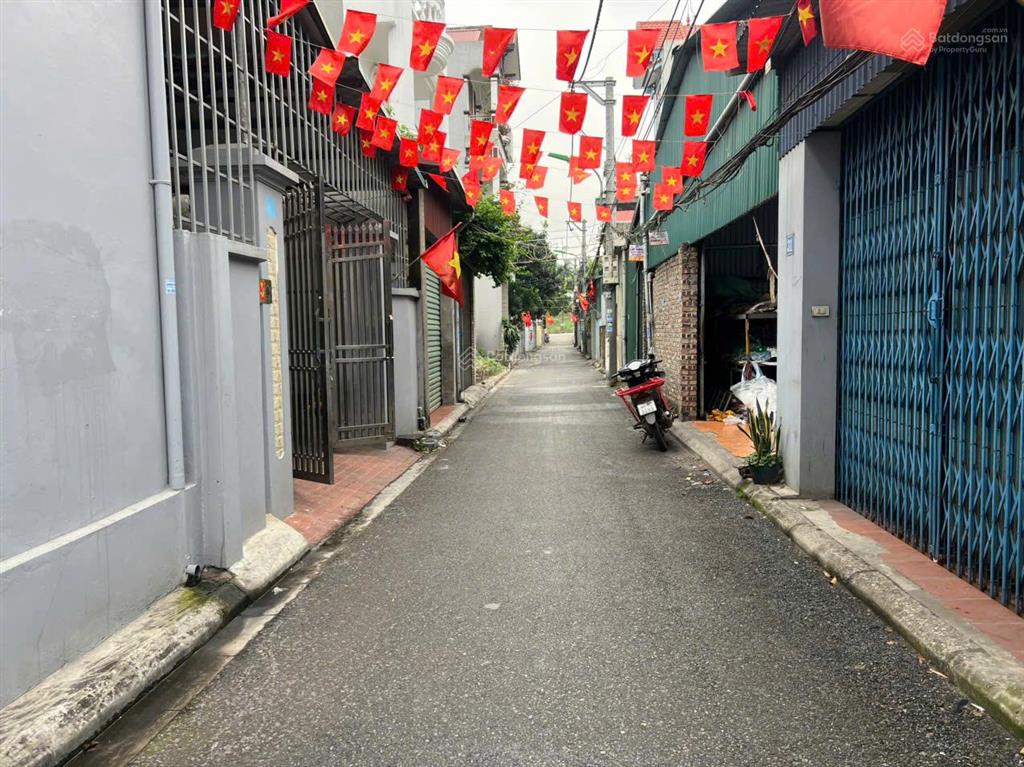 4.x tỷ sẵn 1t cho thuê thu tiền, yên viên, oto qua nhà, sát bãi gửi oto, gần đường đôi đang mở