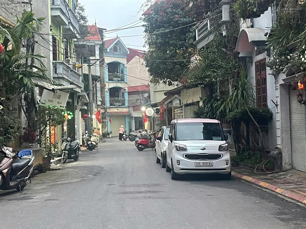 5.x tỷ 60m tái định cư yên viênngõ oto thônggần đặng công chấtngay đường 28m đang mởsổ đẹp