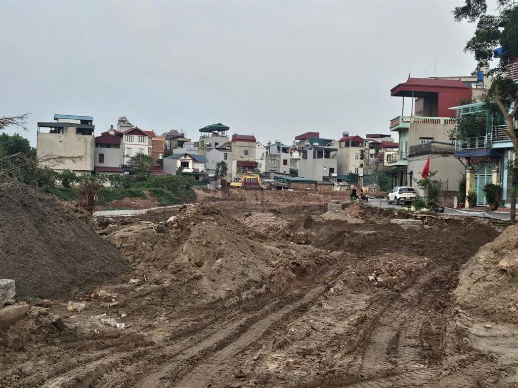 5.x tỷ 60m tái định cư yên viênngõ oto thônggần đặng công chấtngay đường 28m đang mởsổ đẹp