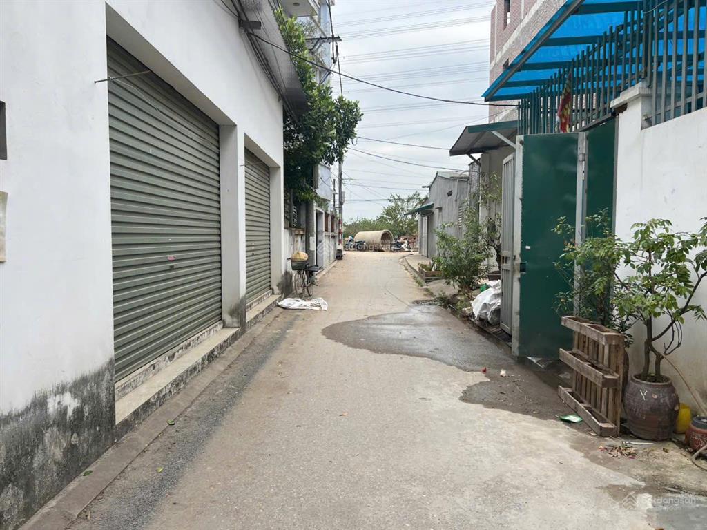 1 tầng cống thôn yên viên70m2 mt5mtrước nhà oto tránhgần đường đag mởsát bãi xecạnh trường học