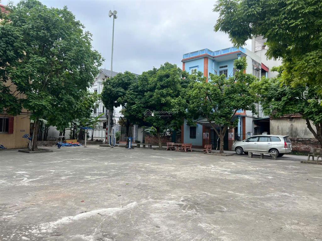 1 tầng cống thôn yên viên70m2 mt5mtrước nhà oto tránhgần đường đag mởsát bãi xecạnh trường học