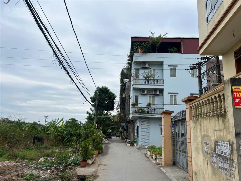 1 tầng cống thôn yên viên70m2 mt5mtrước nhà oto tránhgần đường đag mởsát bãi xecạnh trường học