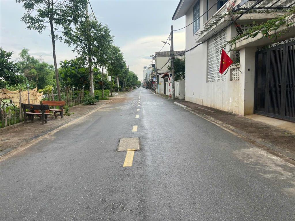 5.x tỷ xuân dục yên thườngsẵn nhà 4t ở/cho thuêmt4msổ đẹpoto con vào nhà1 nhà ra oto tránh