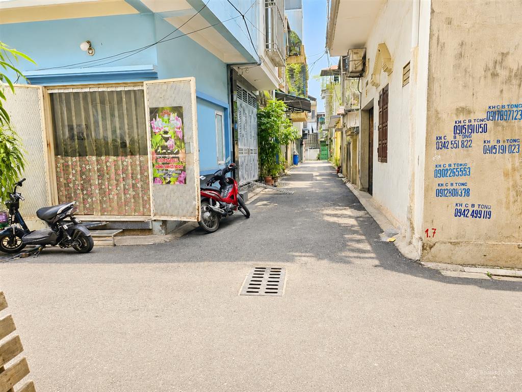 6.x tỷ nhà 2t 70m2 yên viên, 2 mặt tiền oto thông, bãi oto trước nhà, dân cư đôg, gần chợ, kd tốt