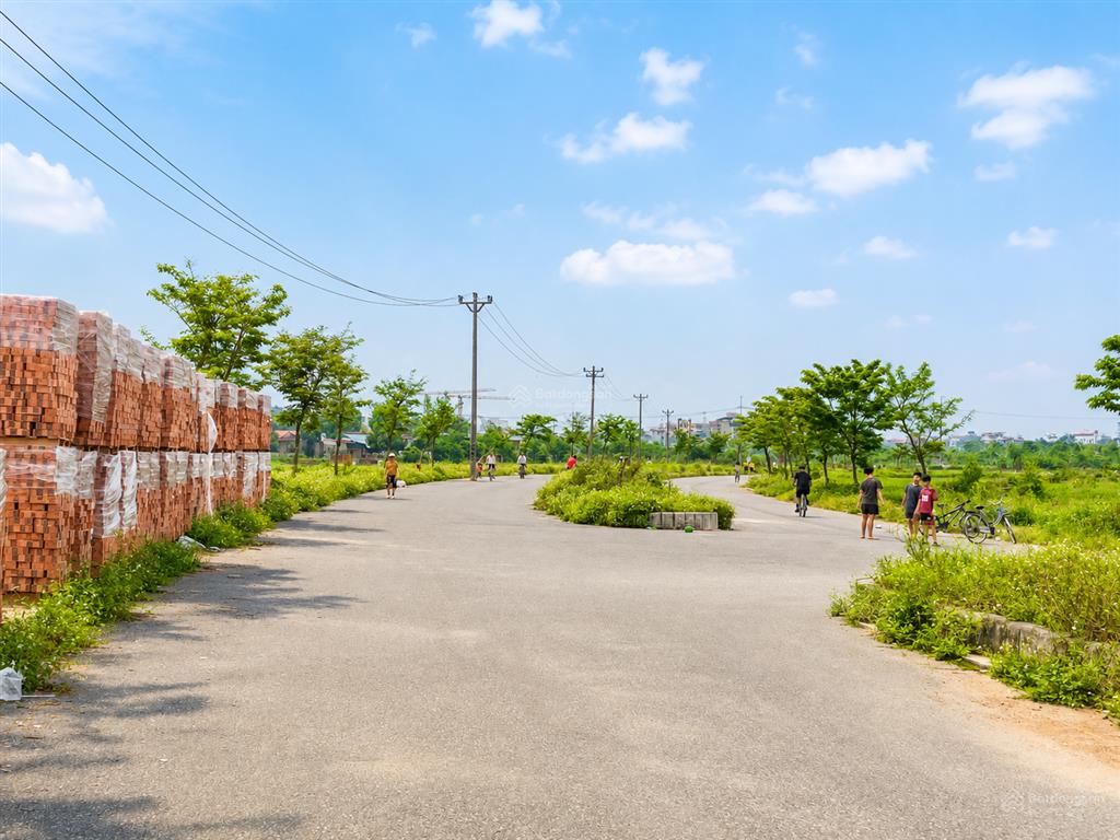 4.x tỷ sẵn nhà 1t đag cho thuê thu tiềnyên viên gia lâmoto qua nhàsát bãi đỗ xeđường đôi đag mở
