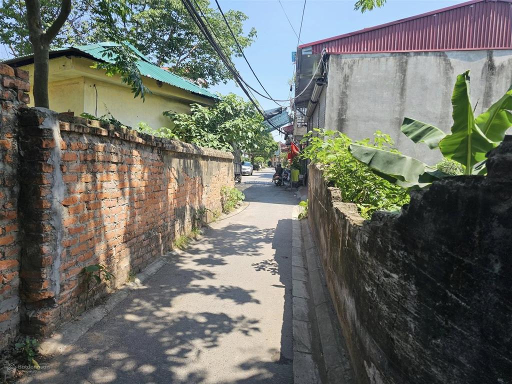 3.x tỷ 43m2 nhà 2t mới trung tâm thị trấn yên viên, 15m ra oto, gần đặng công chất, gần đường 28m