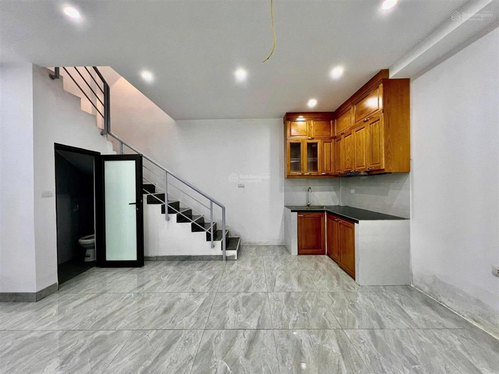 3.x tỷ 43m2 nhà 2t mới trung tâm thị trấn yên viên, 15m ra oto, gần đặng công chất, gần đường 28m