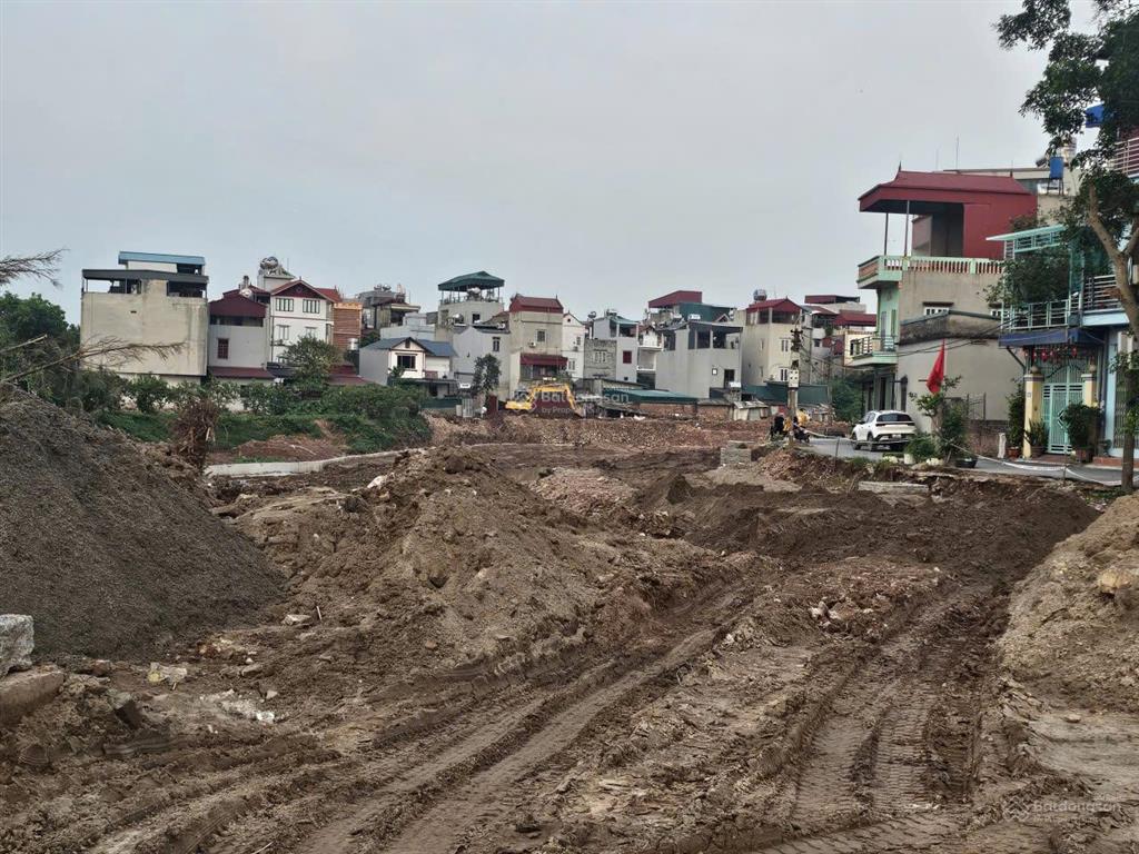 5.x tỷ 60m tái định cư yên viênngõ oto thônggần đặng công chấtngay đường 28m đang mởsổ đẹp