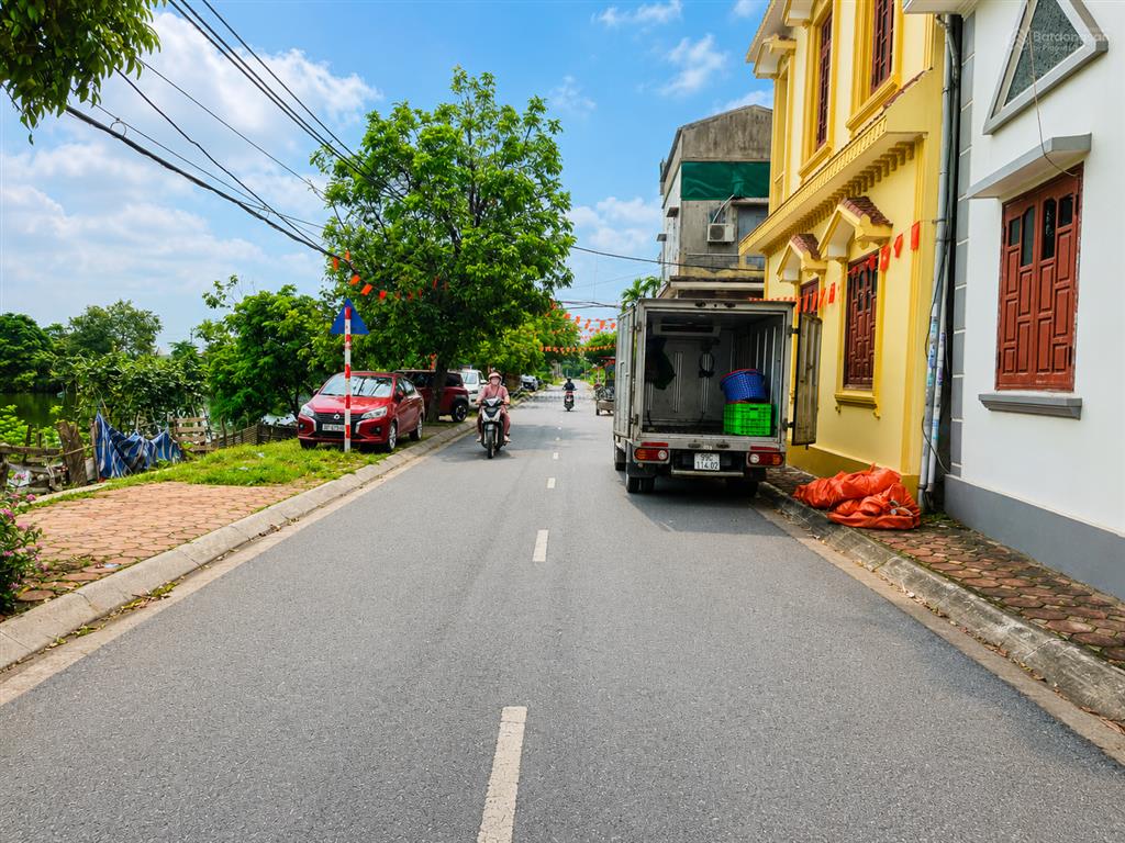 Lô góc yên viên 90m2 mt6m ô tô thông 30m ra trục ô tô tránh thông đặng công chất sẵn xưởng thu tiền
