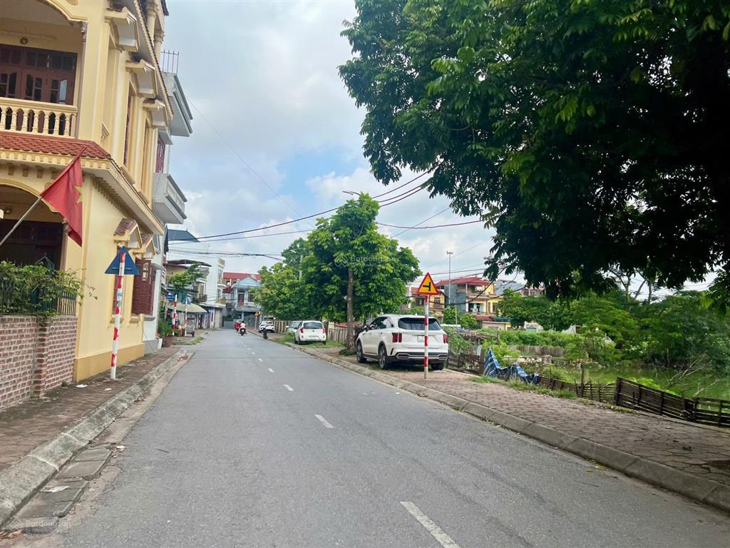 81m2 yên viên phù đổng2 mặt ngõ thông otosát đặng công chấtgần đường 28m đang mởsổ vuông vắn