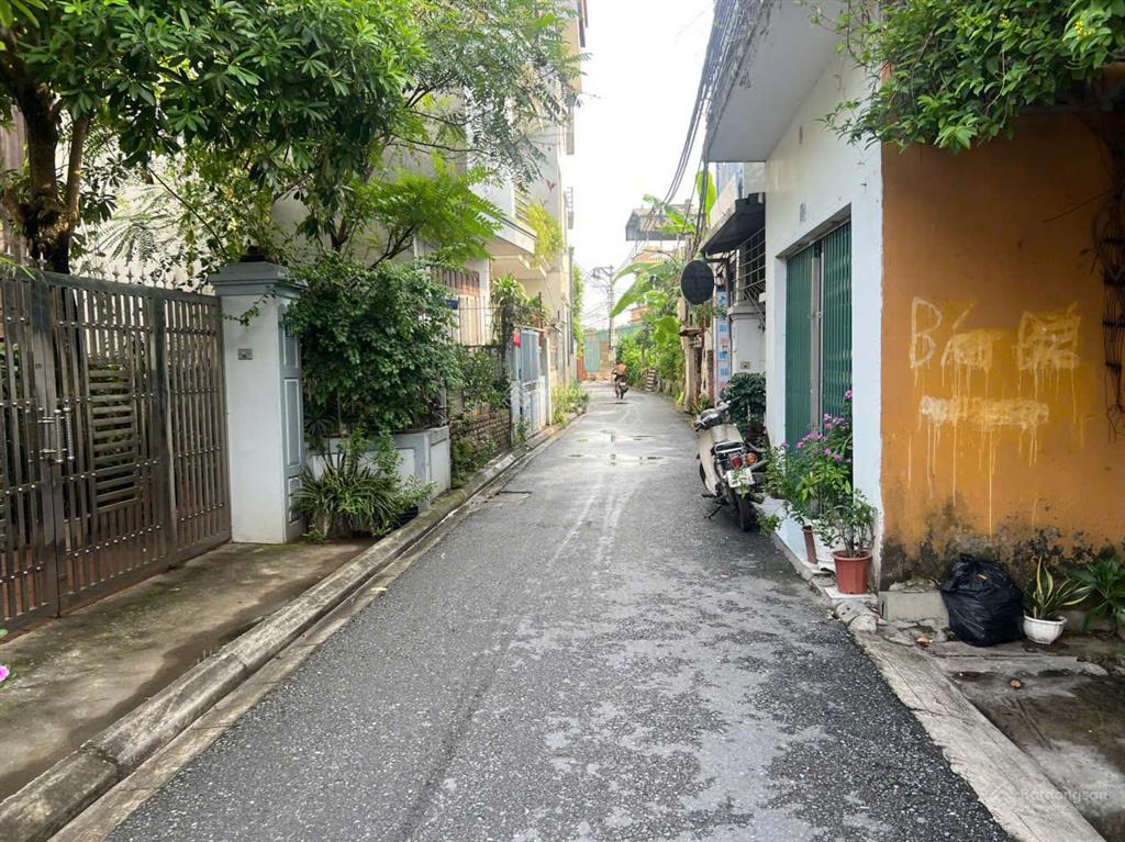 Sẵn nhà đẹp 4t ở ngay, yên viên gia lâm, 57m2, đường oto, sổ sẵn, kết nối giao thông thuận tiện