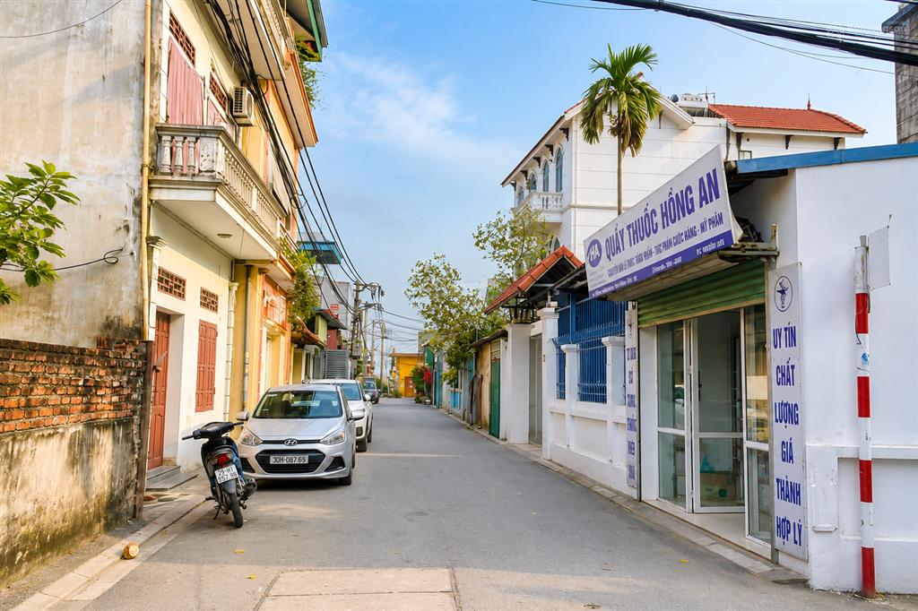 4.x tỷ sẵn nhà 1t đag cho thuê thu tiềnyên viên gia lâmoto qua nhàsát bãi đỗ xeđường đôi đag mở