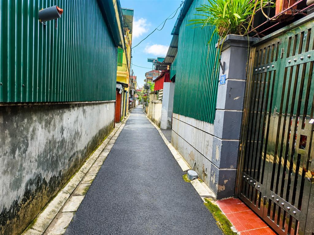 90m2 lô góc yên viên, mt 6m, trước nhà oto, 30m ra trục oto tránh thông đặng công chất, sẵn xưởng