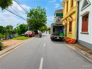 90m2 lô góc yên viên, mt 6m, trước nhà oto, 30m ra trục oto tránh thông đặng công chất, sẵn xưởng