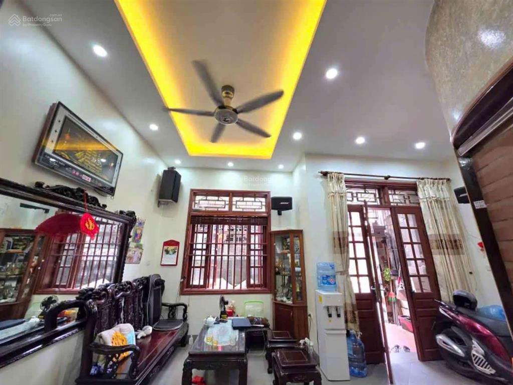 Nhà dân xây 3t mới đẹp trung tâm yên viên phù đổng60m2 mt6m6.x tỷ1 nhà ra ô tô tránhgần chợ lớn