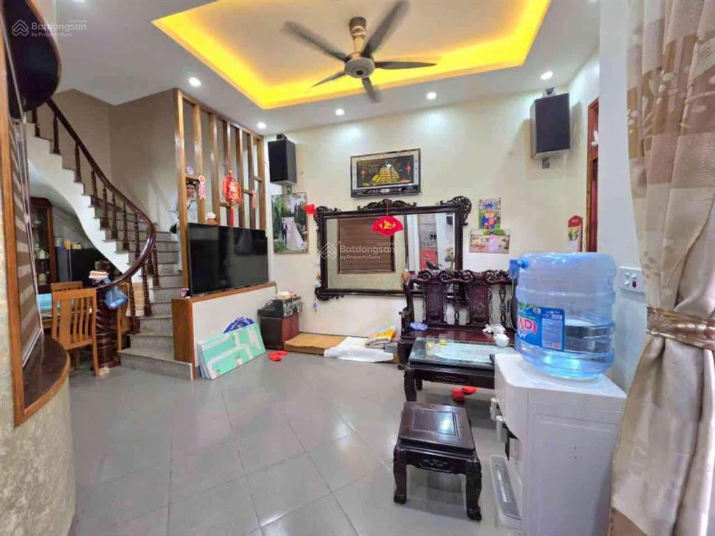 Nhà dân xây 3t mới đẹp trung tâm yên viên phù đổng60m2 mt6m6.x tỷ1 nhà ra ô tô tránhgần chợ lớn