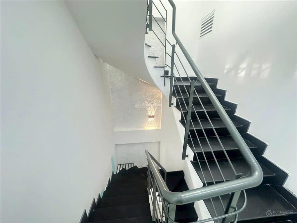 Lên sóng bán nhà đẹp ngay cầu an lộc  3 tầng  4. x tỷ