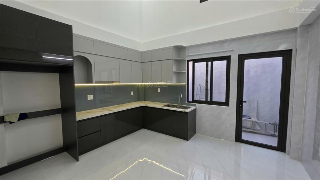 Dãy nhà phố sát cầu an lộc, qua gò vấp 300m  nhỉnh 7 tỷ
